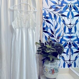 New Women’s White Flora 100% Polyester Intimates Long Sleepwear Size Large